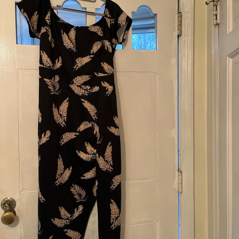Amazon Black and Cream Feather Print Midi Dress